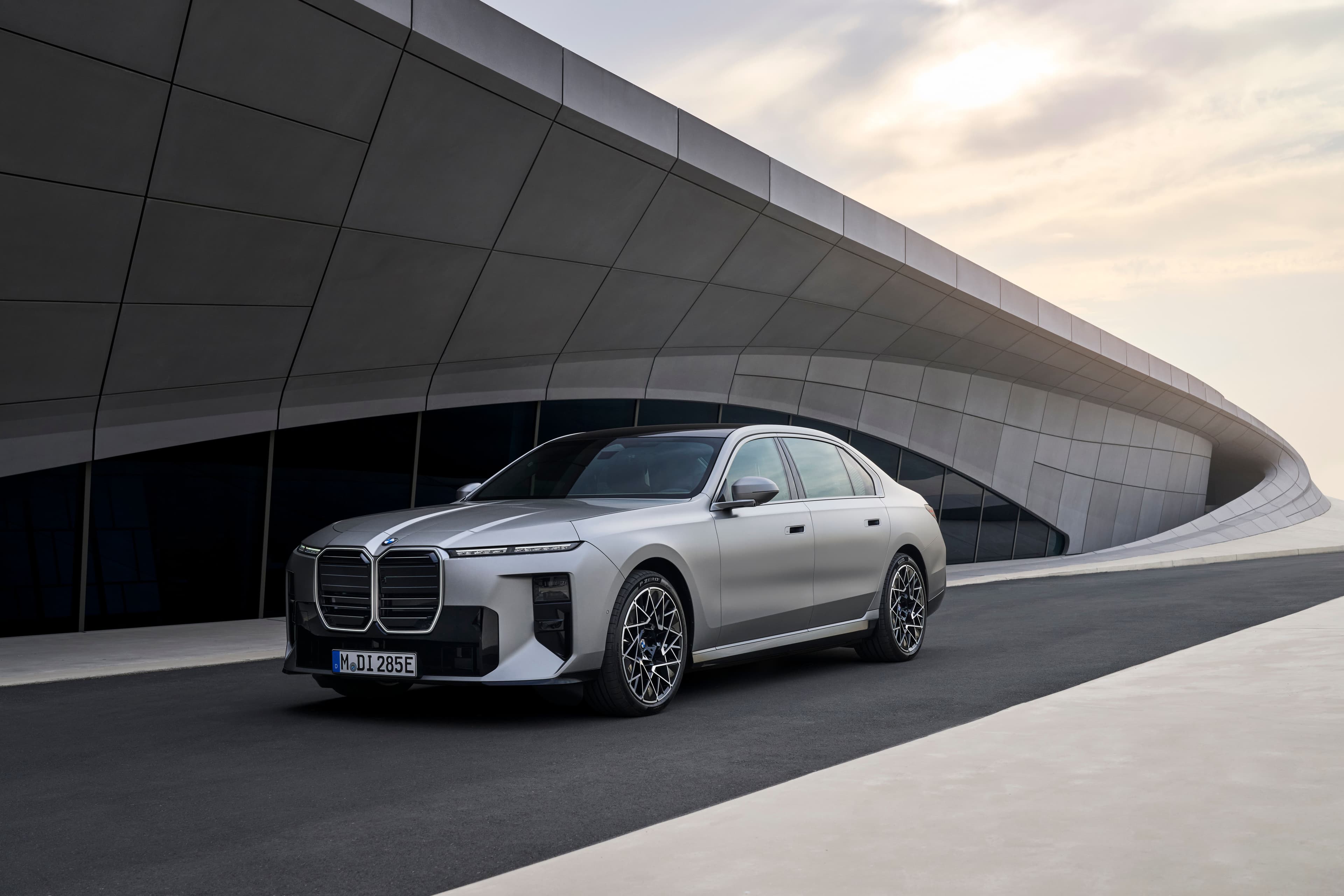 Há automóveis que antecipam o futuro. O novo BMW Série 7 é um deles.