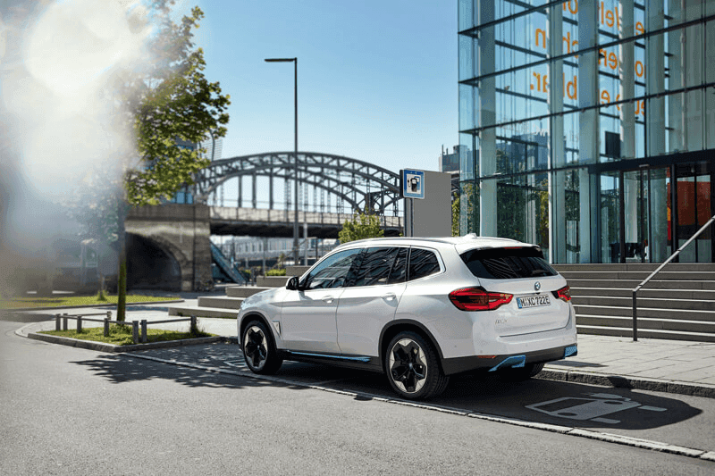 Carregue o seu BMW iX3 onde quer que esteja.