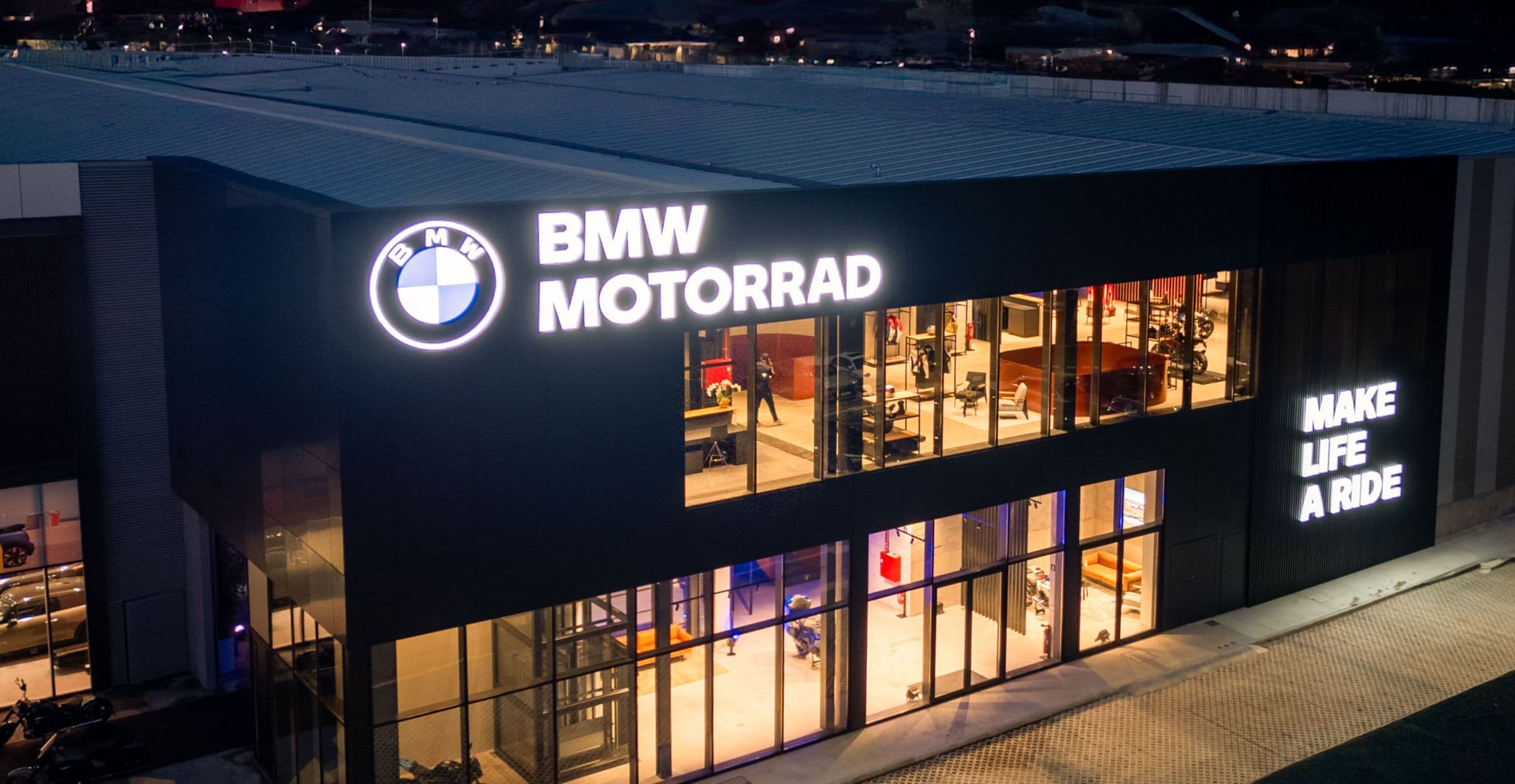 A sua experiência BMW Motorrad começa na BMcar.